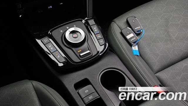 Kia Seltos 2022 — ფოტო 9/20