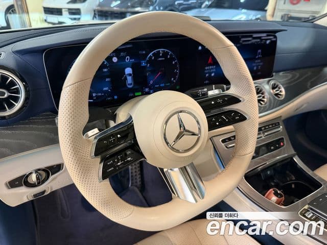 Mercedes-Benz E-Class 2021 — ფოტო 8/18