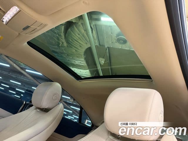 Mercedes-Benz E-Class 2021 — ფოტო 17/18
