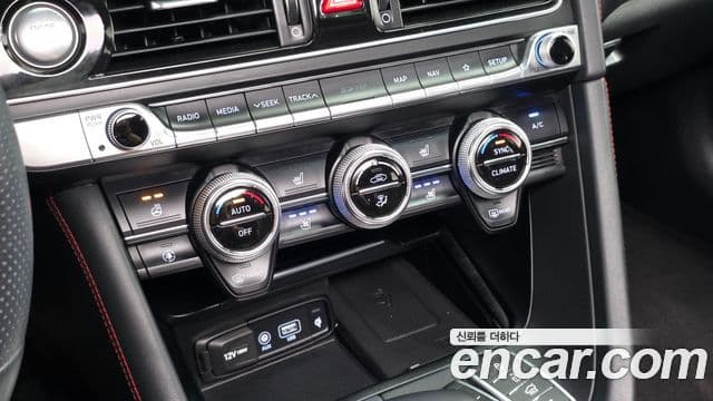 Genesis G70 2019 — Photo 17/37