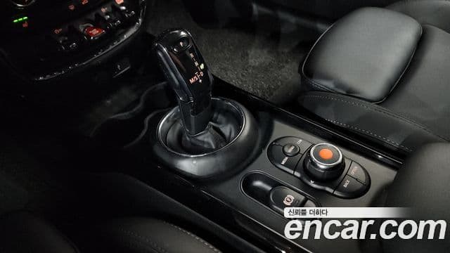 Mini Cooper Clubman 2021 — Photo 4/32