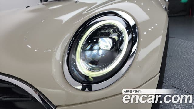 Mini Cooper Clubman 2021 — Photo 19/32