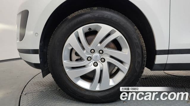 Land Rover Range Rover Evoque 2025 — Фото 5/20