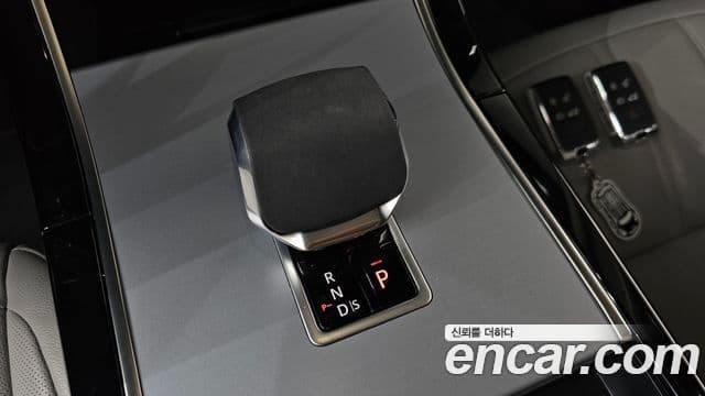 Land Rover Range Rover Evoque 2025 — Фото 8/20
