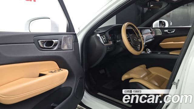 Volvo XC60 2020 — фото 10 из 20
