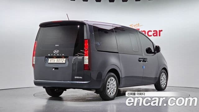 Hyundai Staria 2021 — ფოტო 2/20