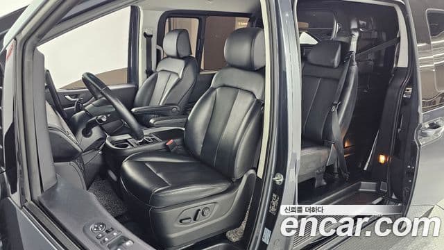 Hyundai Staria 2021 — ფოტო 11/20