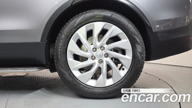 Land Rover Discovery 5 2025 — Photo 24/36