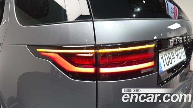 Land Rover Discovery 5 2025 — Photo 19/36
