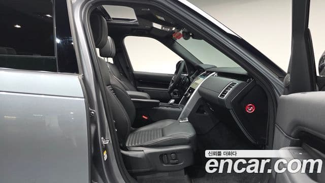 Land Rover Discovery 5 2025 — Photo 6/36