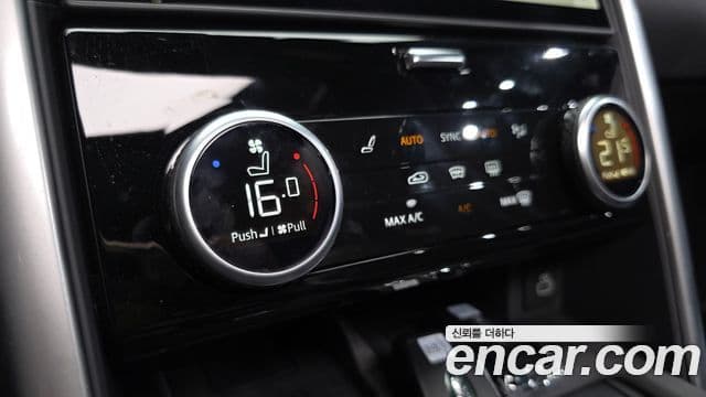 Land Rover Discovery 5 2025 — Photo 34/36