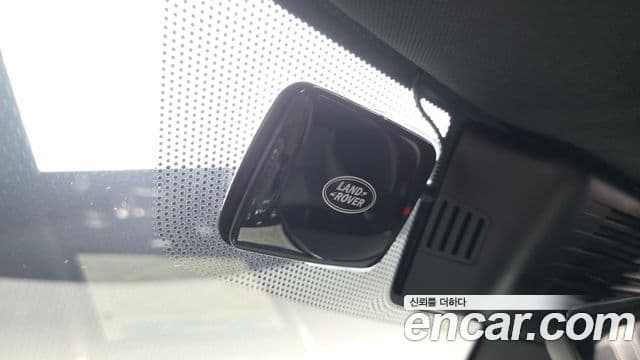 Land Rover Discovery 5 2025 — Photo 25/36