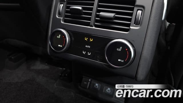 Land Rover Discovery 5 2025 — Photo 11/36