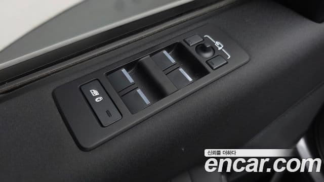 Land Rover Discovery 5 2025 — Photo 13/36