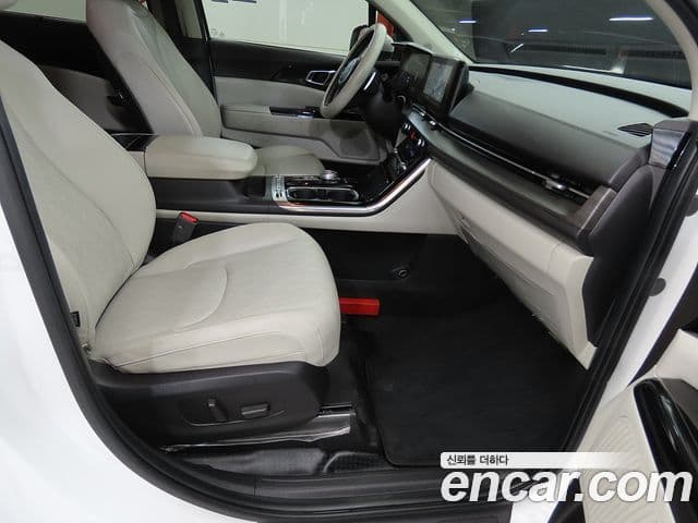Kia Carnival 2022 — фото 14 из 19