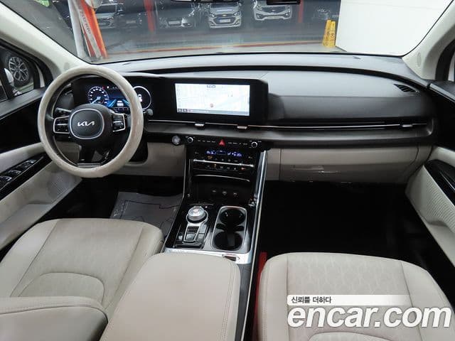Kia Carnival 2022 — фото 17 из 19