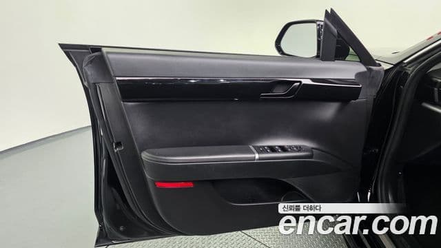 Hyundai Grandeur Hybrid 2023 — ფოტო 18/35