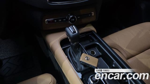 Volvo XC90 2020 — Şəkil 9/20