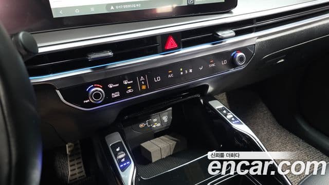 Kia Sorento 2023 — ფოტო 17/20
