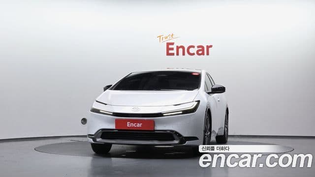 Toyota Prius 2023 — ფოტო 3/20