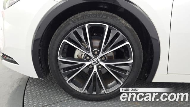 Toyota Prius 2023 — ფოტო 5/20