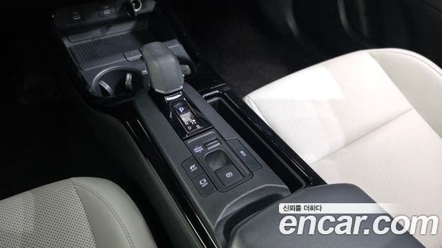 Toyota Prius 2023 — ფოტო 9/20