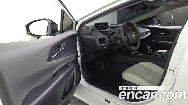 Toyota Prius 2023 — ფოტო 10/20