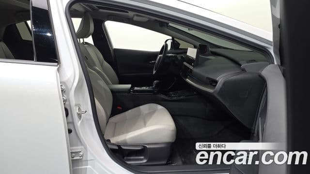 Toyota Prius 2023 — ფოტო 11/20