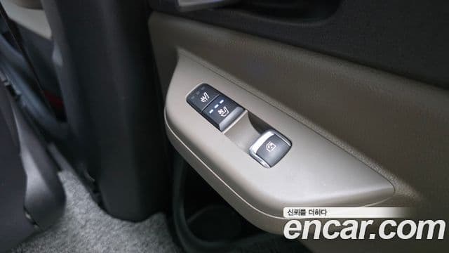 Kia Carnival 2024 — ფოტო 19/20