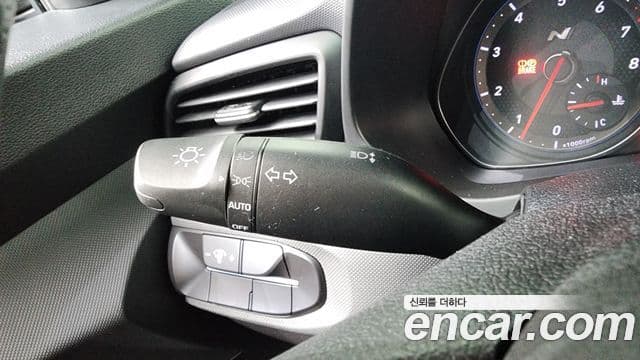Hyundai Veloster 2020 — Şəkil 18/20