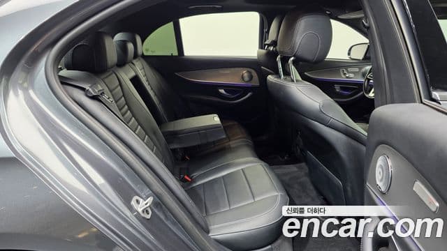 Mercedes-Benz E-Class 2018 — Şəkil 12/20
