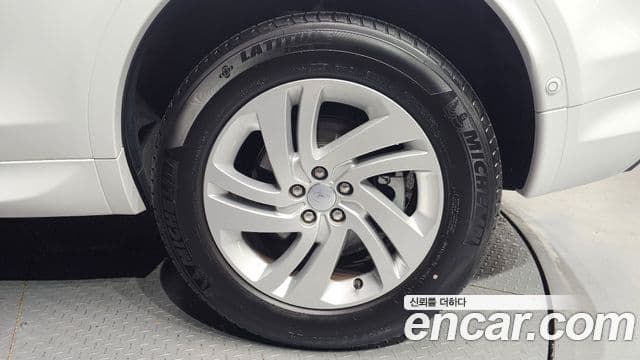 Land Rover Discovery Sport 2025 — Photo 25/32