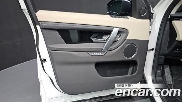 Land Rover Discovery Sport 2025 — Photo 26/32
