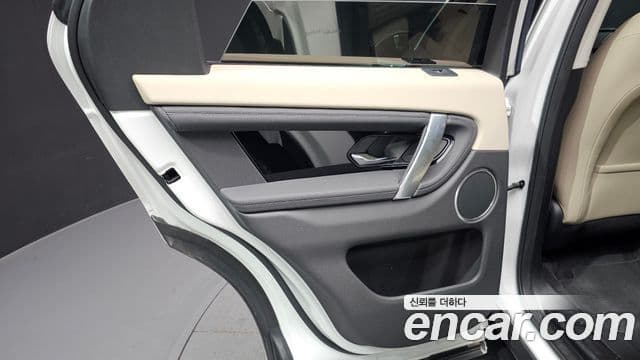 Land Rover Discovery Sport 2025 — Photo 6/32