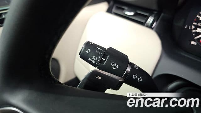 Land Rover Discovery Sport 2025 — Photo 15/32