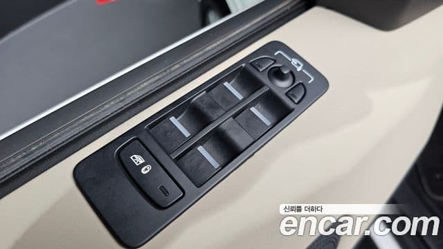 Land Rover Discovery Sport 2025 — Photo 28/32