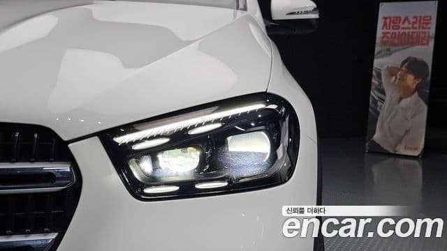 Mercedes-Benz GLE-Class 2024 — Photo 21/34
