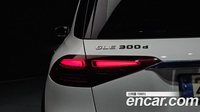 Mercedes-Benz GLE-Class 2024 — Photo 16/34