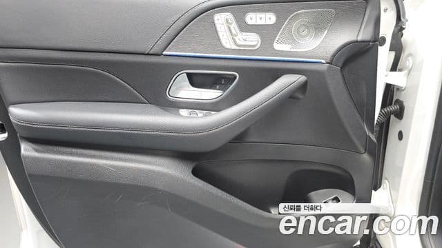 Mercedes-Benz GLE-Class 2024 — Photo 17/34