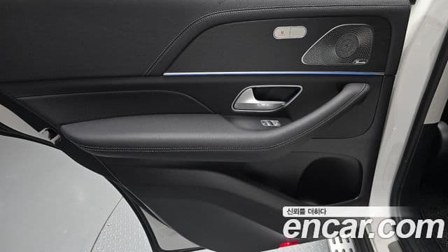 Mercedes-Benz GLE-Class 2024 — Photo 6/34