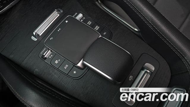 Mercedes-Benz GLE-Class 2024 — Photo 10/34