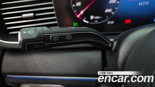 Mercedes-Benz GLE-Class 2024 — Photo 19/34