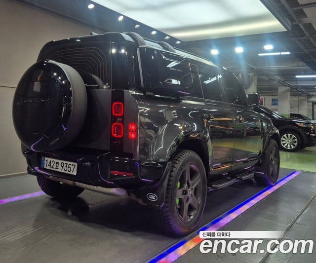 Land Rover Defender 2025 — фото 8 из 20