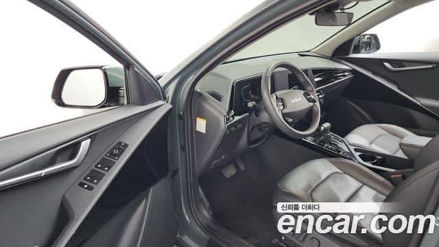 Kia Niro 2022 — ფოტო 10/20