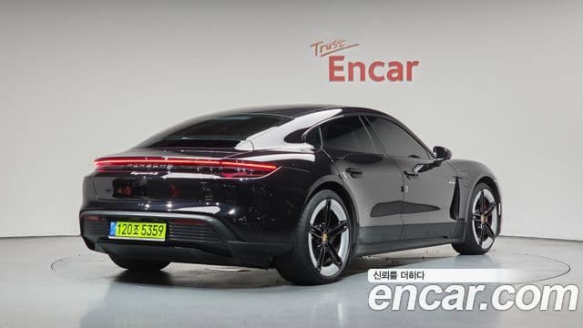 Porsche Taycan 2025 — ფოტო 24/33