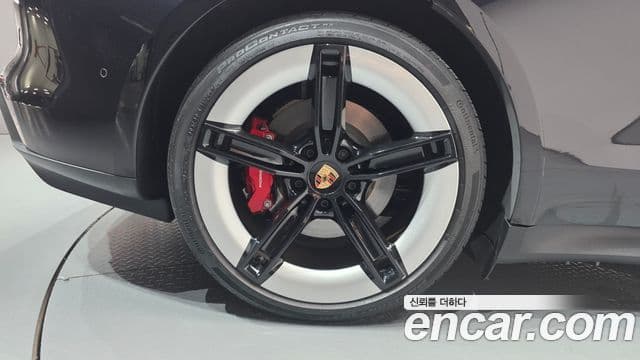 Porsche Taycan 2025 — ფოტო 13/33