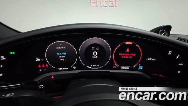 Porsche Taycan 2025 — ფოტო 30/33