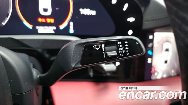 Porsche Taycan 2025 — ფოტო 17/33