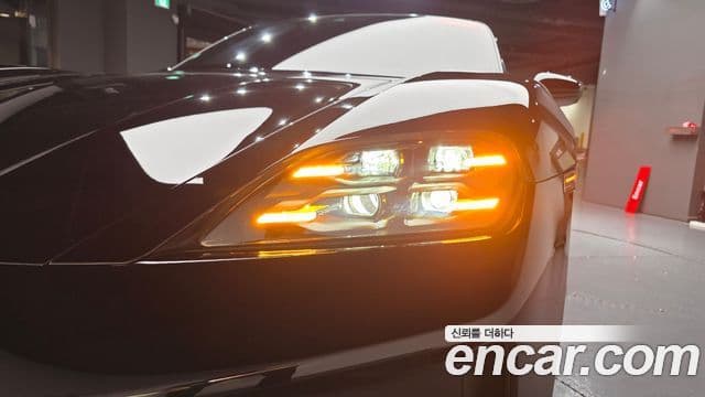 Porsche Taycan 2025 — ფოტო 27/33