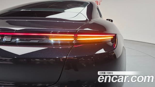 Porsche Taycan 2025 — ფოტო 12/33
